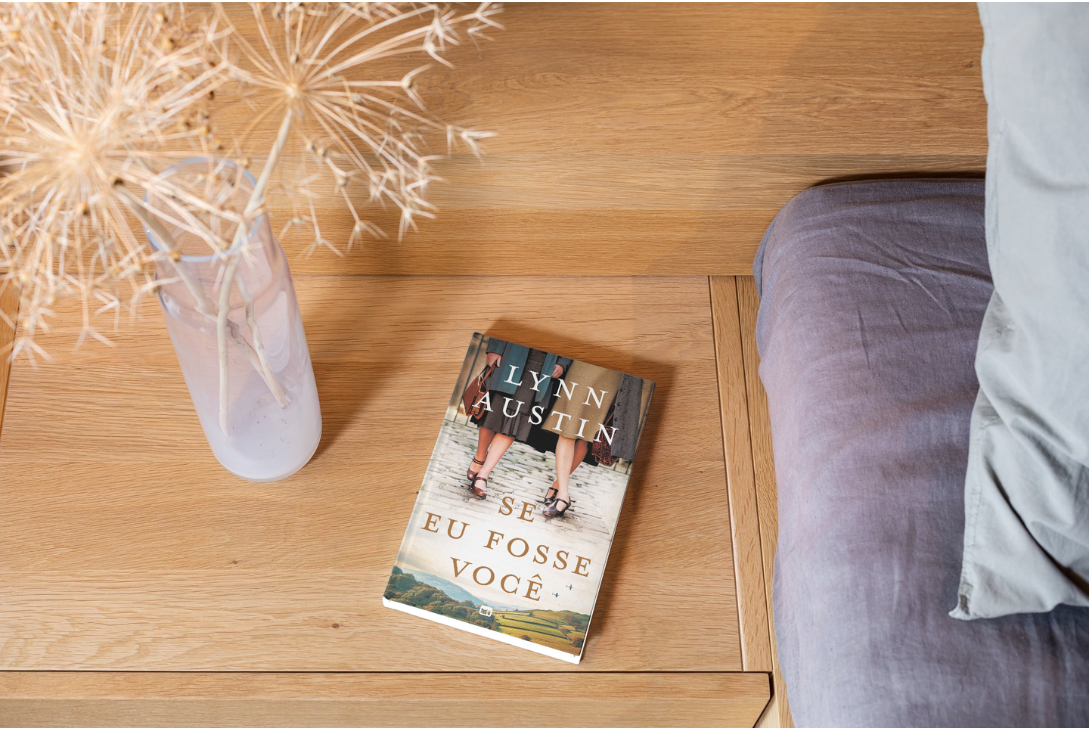 Mockup com capa do livro.