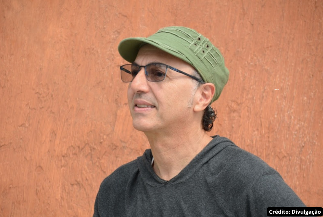 Foto do cantor Zeca Baleiro.